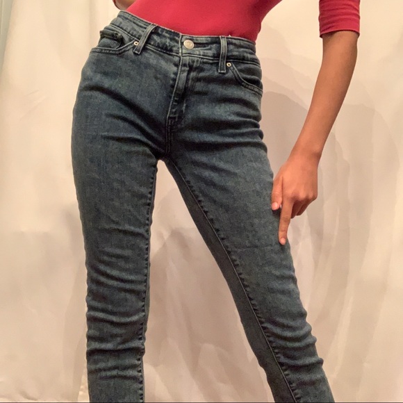 Cropped Midrise Levi Jeans - Picture 3 of 4
